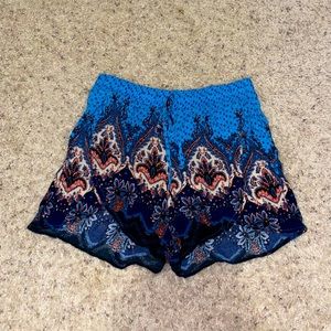 Pattern flowy Hollister shorts; size XS